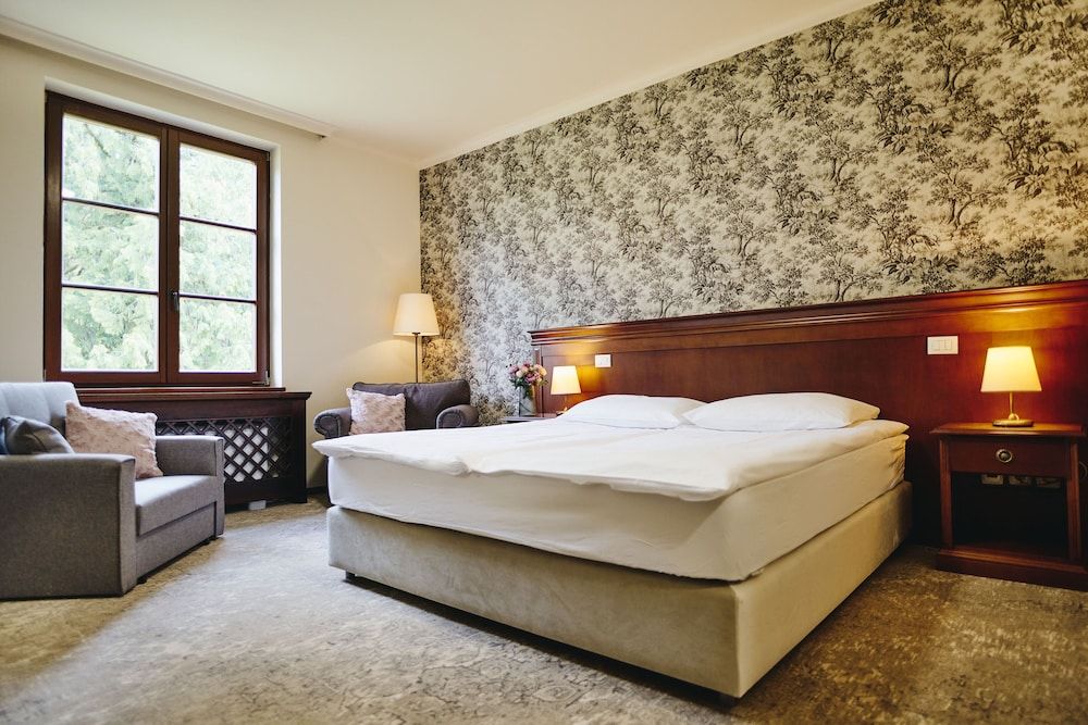 Mokrice Castle Estate 2