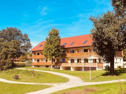 Chalet An der Brunnader-Ihr perfekter Rückzugsort in der Bayerischen Toskana-Überwiegend mit Klima-3Geh-Min zur Therme 2