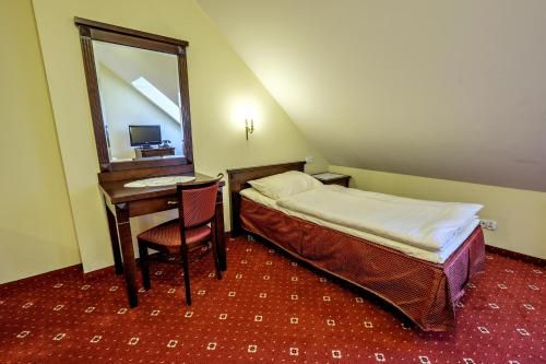 Dwór Stary Chotów 3