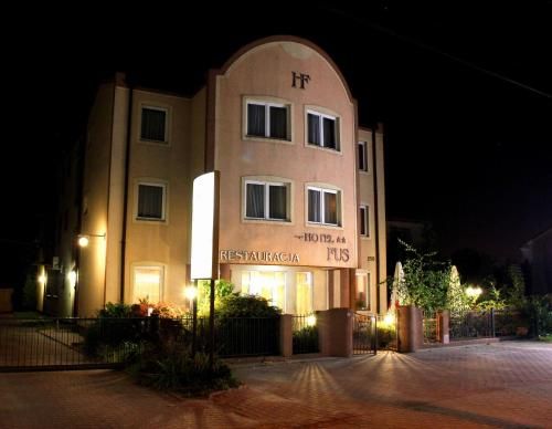 FusGym Resort 2 estrelas em Ożarów Mazowiecki