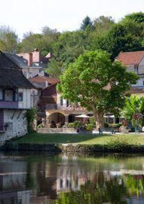 Logis hotel les flots bleus 2 estrellas en Aurillac