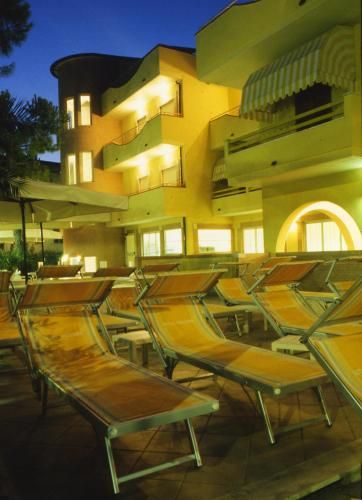 Hotel Rivadoro-Spiaggia ombrellone e lettini-Piscina-Parcheggio 2