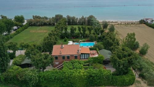 Villa Mirella Beach 1