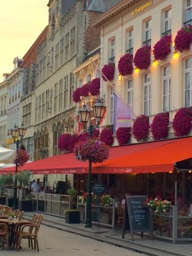 Grand Cafe Hotel de Bourgondier 2