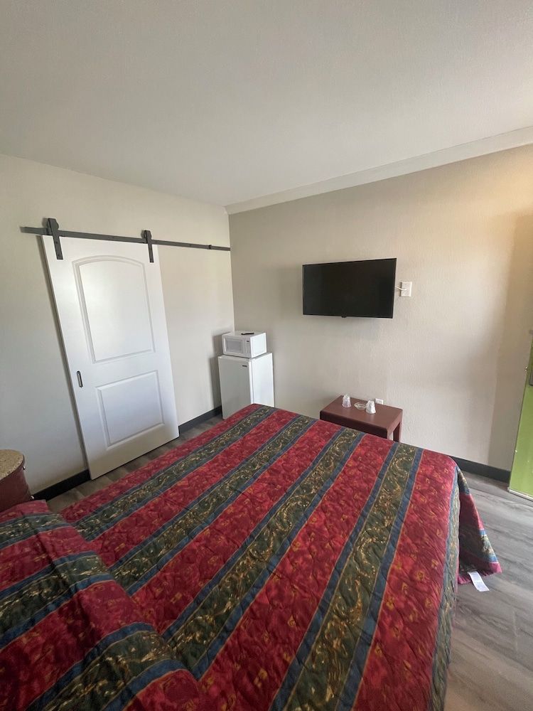 Stadium Inn & Spas 2