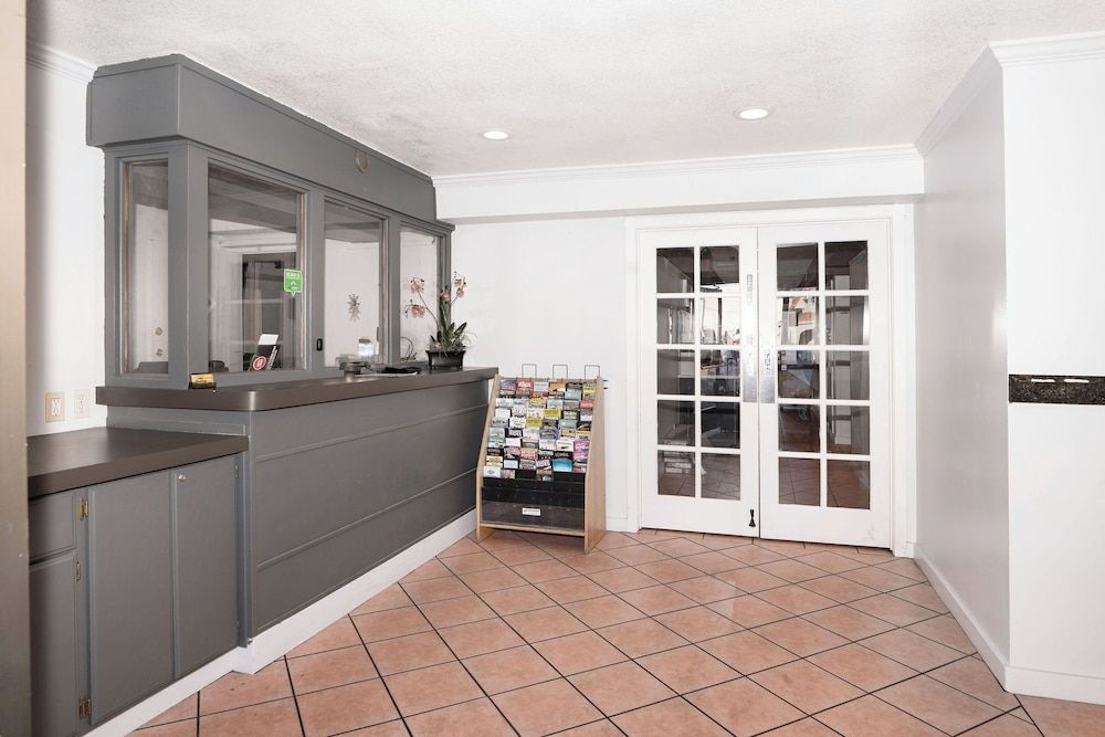 Central Phoenix Hotel 2