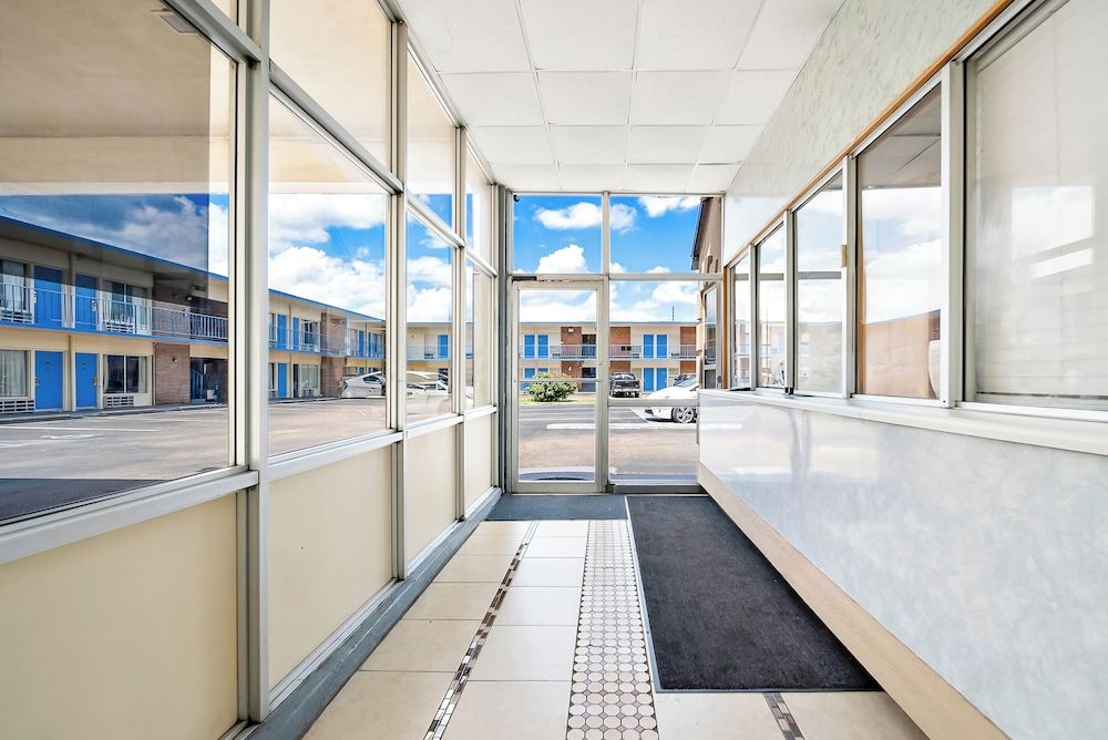 Capitol Inn And Suites 2