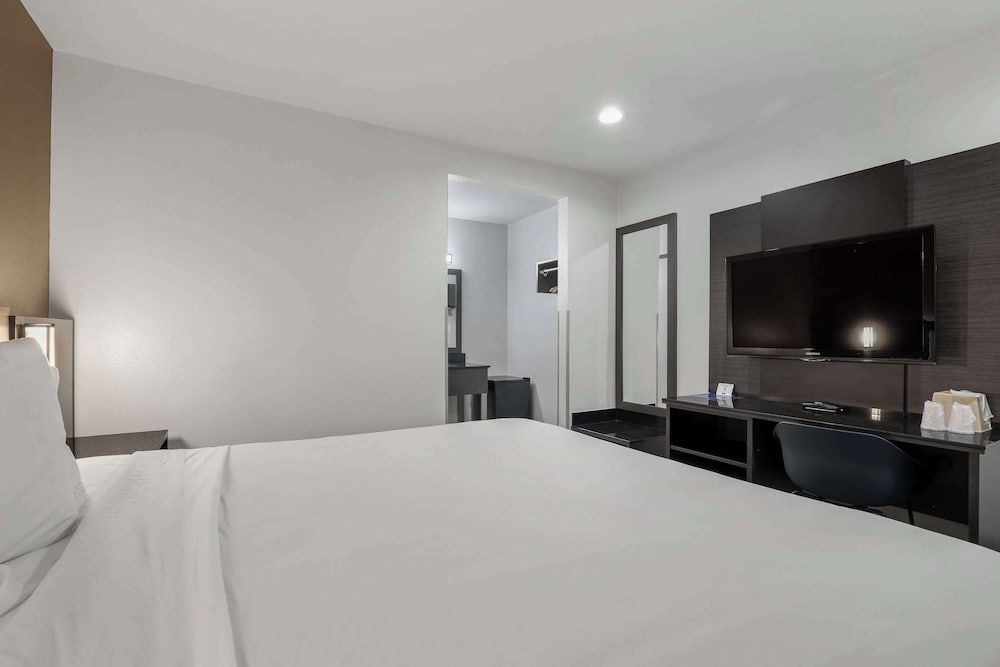 Studio 6 Suites Escondido, CA 3