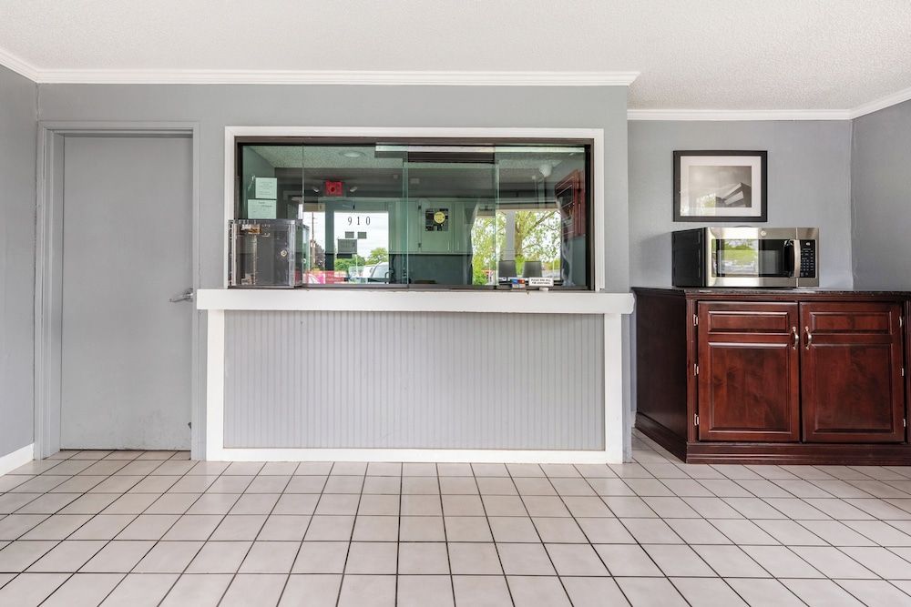 Super Inn by OYO Lansing MI 2