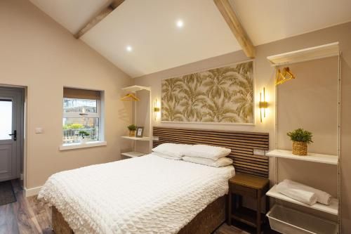 The Dolphin Hotel & Restaurant 3