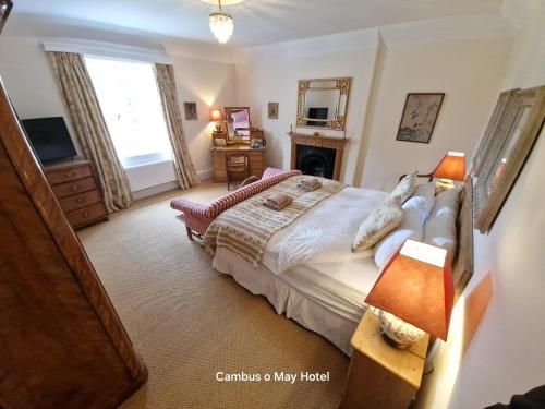 Cambus O' May Traditional Highland Hotel 3