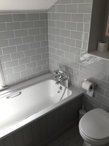 The White Horse Blakeney 3