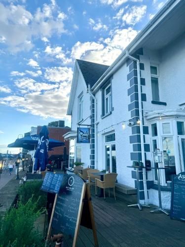 Sids restaurant and bar with rooms -1 estrellas en Cardiff