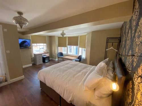 The Black Swan Hotel 2