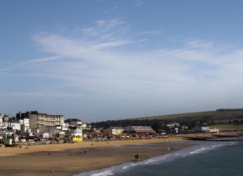 Sandringham Hotel - Seafront, Sandown - FREE CAR FERRY for bookings of 3 or more nights, subject to availability 3