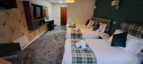 MacDonald Hotel & Cabins 2