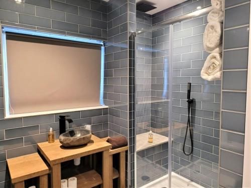 The Oakwood Hotel by Roomsbooked 3