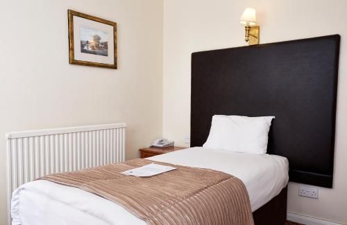 Raven Hotel by Greene King Inns 2