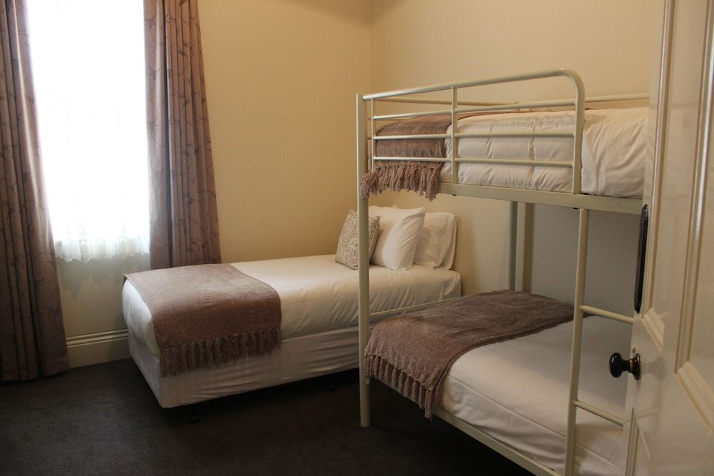 Seymours on Lydiard 3