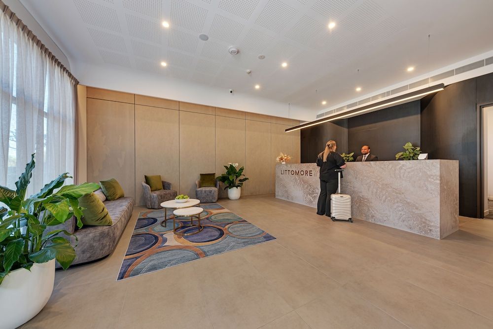 Littomore Suites Kingswood 2