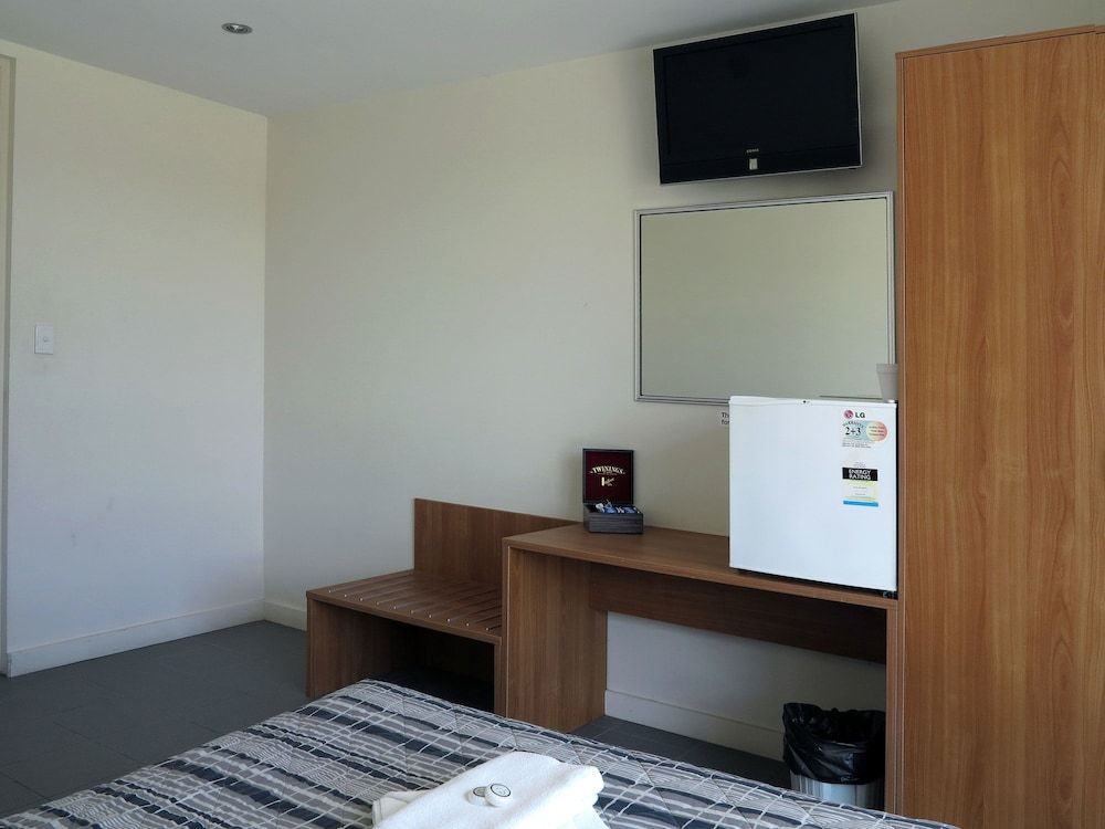 Upper Ross Hotel 3
