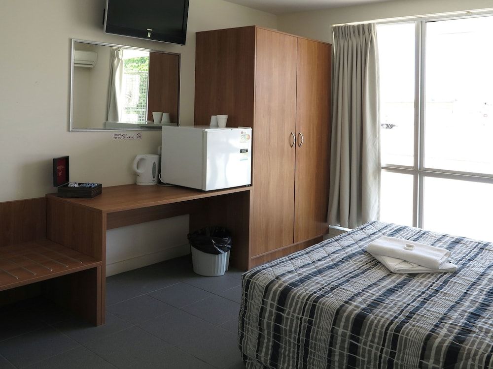 Upper Ross Hotel 2