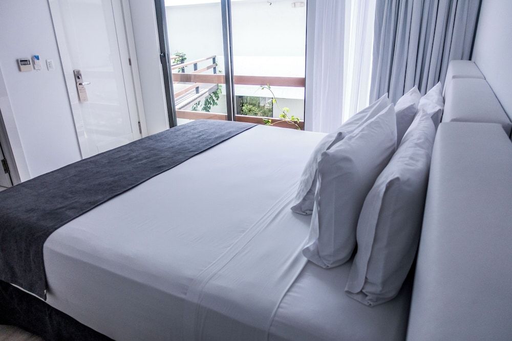 Golden Bay Galapagos 2