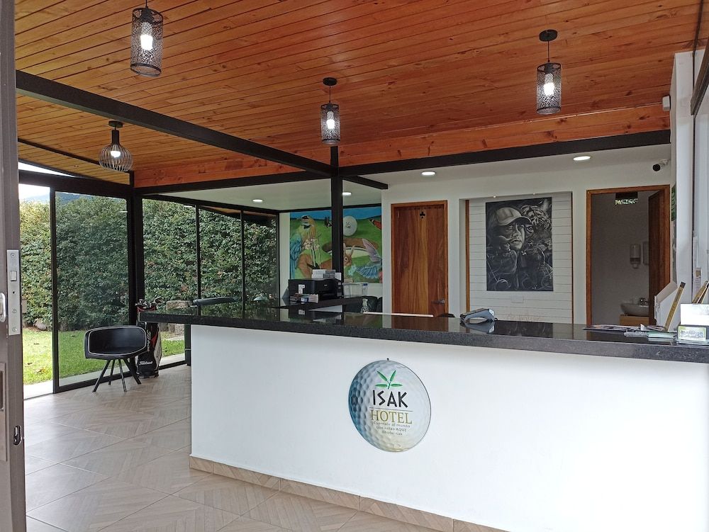 Isak Hotel & Golf Airport 3