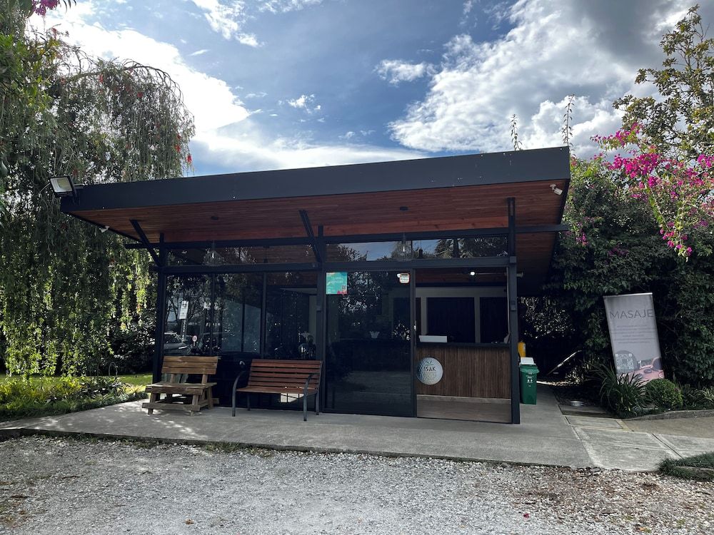 Isak Hotel & Golf Airport