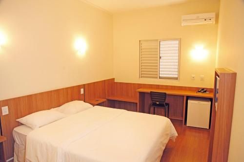 Bernal Hotel Econômico 3