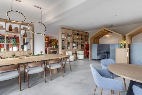 Ascona Lodge, Pool & Garden Retreat 3