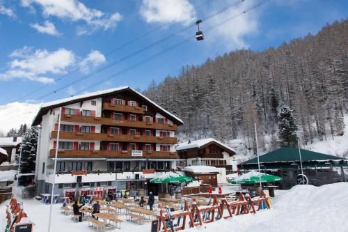 Hotel THE LARIX ski-in ski-out 1