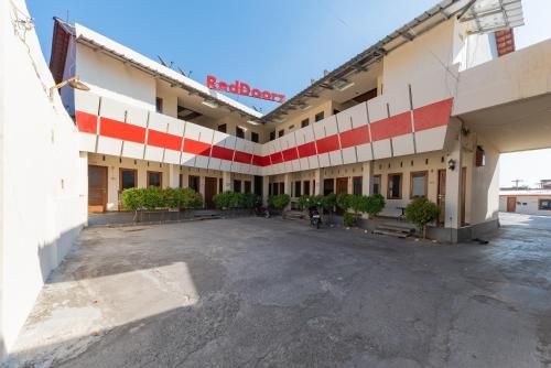 RedDoorz near Pasar Pagi 2 by Cassana 2 estrelas em Cirebon