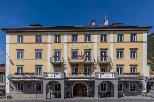 Hotel Piz Mitgel 1