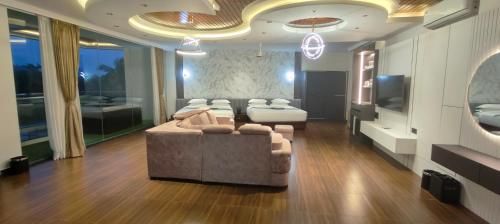 SILVER CLOUD 3