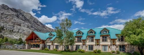 Waterton Glacier Suites 2