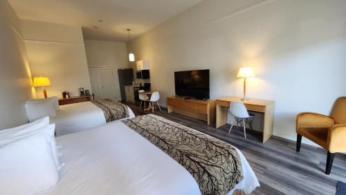 The Cedars Inn Hotel & Convention Centre 3 étoiles à Gibsons