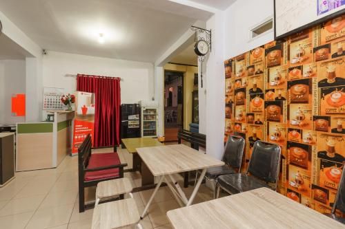 RedDoorz Syariah near Ciledug Station 2