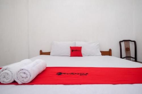 RedDoorz at H&W Hotel Solo 3