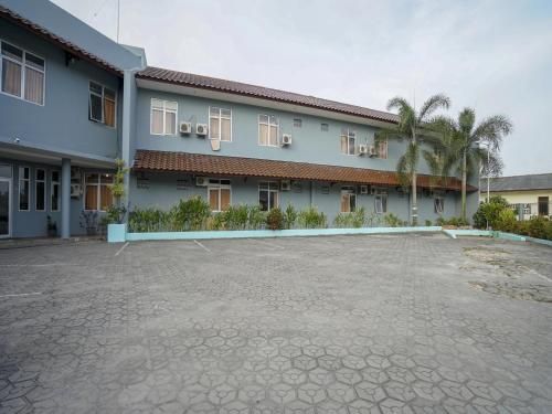 Super OYO 1844 Bravo Residence 2