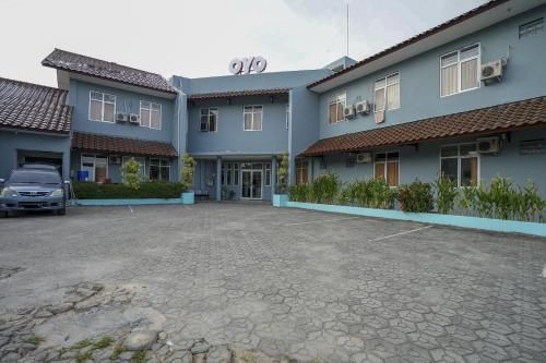 Super OYO 1844 Bravo Residence 3