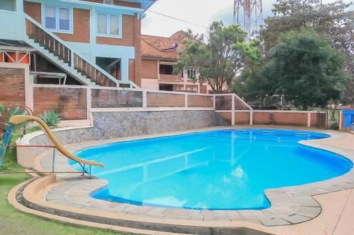 Urbanview Hotel Syariah Insani Cisarua Puncak 2