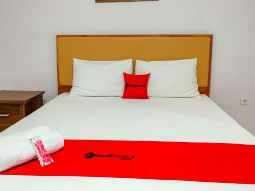 RedDoorz at Omah Candi Sari near Airport YIA 2
