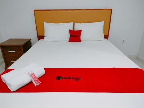 RedDoorz at Omah Candi Sari near Airport YIA 3