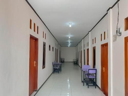 RedDoorz @ Jalan Ahmad Yani 3