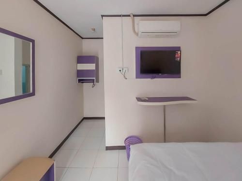 RedDoorz @ Jalan Ahmad Yani 2