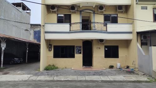 OYO 90870 C16 Siwalankerto Syariah 2