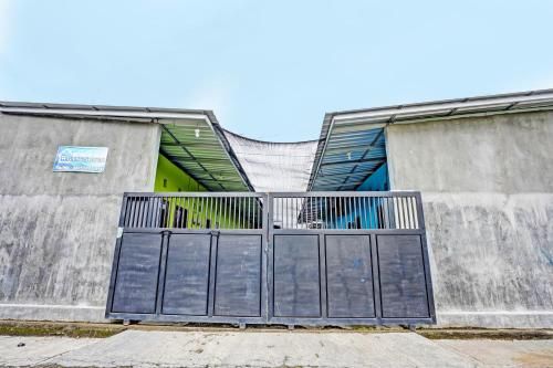 SPOT ON 92673 Gang Songo Syariah HomestayNearWisata Osing 2 stelle a Banyuwangi