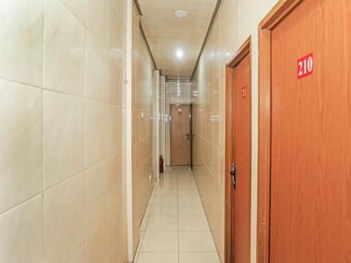 SUPER OYO 92672 Hotel Bsd 2