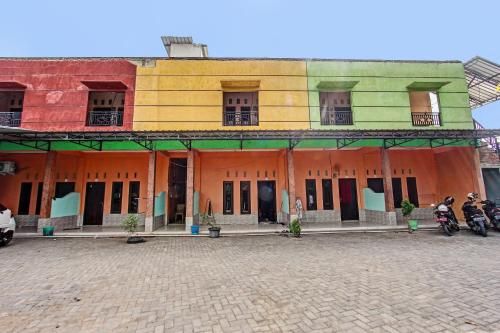 SPOT ON 91771 Homestay Bang HajiNearLapangan Penujak Inen Gonggang 2 étoiles à Praya